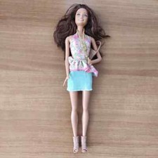 Bambola barbie fashionistas usato  Siracusa