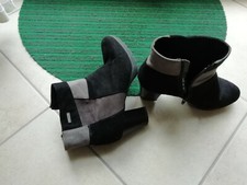 Stivaletti camoscio donna usato  Italia