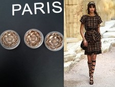 Chanel  boutons gold size 26  mm en akryl Lot 3 , używany na sprzedaż  Chanel  boutons gold size 26  mm en akryl Lot 3 , używany na sprzedaż  PL