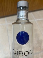 Uma garrafa de vodca vazia de 750 ml Ciroc uva branca com tampa comprar usado  Enviando para Brazil