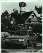 1988 Press Photo Um novo automóvel Hyundai Excel GLS de quatro portas na estrada comprar usado  Enviando para Brazil