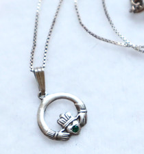 Colar pingente vintage de prata esterlina Claddagh pedra esmeralda TJH celta irlandesa comprar usado  Enviando para Brazil