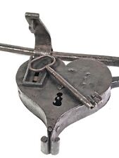OLD WORKING BAR PADLOCK, IN WROUGHT IRON. 18th CENTURY. SPECIAL KEY. comprar usado  Enviando para Brazil