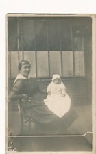 Women sitting baby d'occasion  Expédié en Belgium