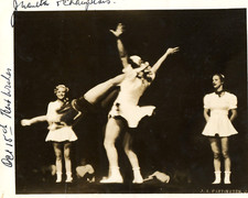 CIRCO/VARIEDADE - JUANITA and her CHAMPIONS - foto de ação - 8" x 10" comprar usado  Enviando para Brazil