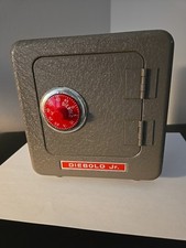 Cofre/banco infantil vintage Diebold Jr mini com combinação e "alarme" comprar usado  Enviando para Brazil