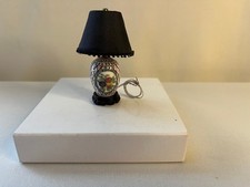 Abajur de mesa de porcelana "asiático" miniatura para casa de bonecas com abajur de tecido, eletrificado comprar usado  Enviando para Brazil