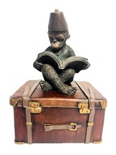 Caixa/mala de bugigangas de resina Dezine com livro de leitura de macaco vintage comprar usado  Enviando para Brazil