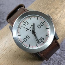 Usado, Relógio de quartzo Nixon Private masculino formal na zona quente mostrador prata couro 8 1/2" comprar usado Usado, Relógio de quartzo Nixon Private masculino formal na zona quente mostrador prata couro 8 1/2" comprar usado  Enviando para Brazil