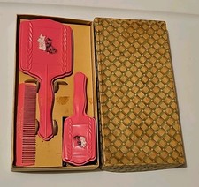 Conjunto de vaidade vintage infantil rosa Scotty Dogs pente escova espelho caixa original comprar usado Conjunto de vaidade vintage infantil rosa Scotty Dogs pente escova espelho caixa original comprar usado  Enviando para Brazil