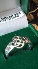 Anel vintage 1990-s nó celta prata esterlina 925 Reino Unido O, EUA 7 na caixa original, usado comprar usado Anel vintage 1990-s nó celta prata esterlina 925 Reino Unido O, EUA 7 na caixa original, usado comprar usado  Enviando para Brazil