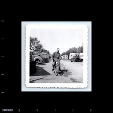 Foto quadrada vintage homem andando de bicicleta no parque de reboque, usado comprar usado  Enviando para Brazil