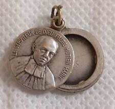 Reliquaire médaille religieus d'occasion  La Châtaigneraie