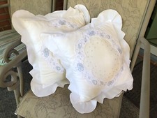 2 white pillows for sale 2 white pillows for sale Asheboro