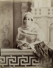 Femme turque voilée d'occasion  Pagny-sur-Moselle
