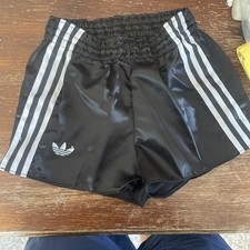 Pantaloncini adidas usato  Viareggio