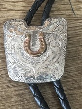 Gravata bolo Western Cowboy prata esterlina ferradura. Esterlina marcada, usado comprar usado Gravata bolo Western Cowboy prata esterlina ferradura. Esterlina marcada, usado comprar usado  Enviando para Brazil