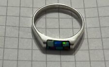Używany, ring 950 sample platinum. Purple small sapphire that glows under ultraviolet lig na sprzedaż  PL