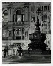 1972 Press Photo Eros Fountain In Front Of Criterion Theatre, Londres, Inglaterra comprar usado  Enviando para Brazil