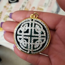 Pingente Nolan Miller Majestic esmalte verde celta chinês strass dupla face comprar usado  Enviando para Brazil