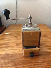 MOEDOR DE CAFÉ ANTIGO DE MADEIRA ~ (4-1/2" DE ALTURA x 4" LONGO x 3" LARGO) comprar usado MOEDOR DE CAFÉ ANTIGO DE MADEIRA ~ (4-1/2" DE ALTURA x 4" LONGO x 3" LARGO) comprar usado  Enviando para Brazil