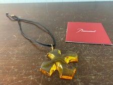 Pendentif ambre croix d'occasion Pendentif ambre croix d'occasion  Baccarat