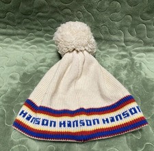 Gorro Hanson Puff Ball vintage dos anos 80, chapéu de esqui, 100% lã, branco com texto azul comprar usado Gorro Hanson Puff Ball vintage dos anos 80, chapéu de esqui, 100% lã, branco com texto azul comprar usado  Enviando para Brazil