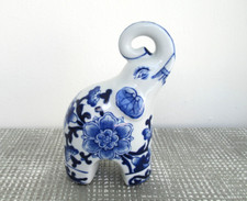 Estatueta de elefante design floral azul branco tronco para cima 7" chinoiserie cerâmica comprar usado  Enviando para Brazil
