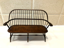 Banco vintage casa de bonecas miniatura WILLIAM CLINGER aro traseiro Windsor Settee 1:12 comprar usado Banco vintage casa de bonecas miniatura WILLIAM CLINGER aro traseiro Windsor Settee 1:12 comprar usado  Enviando para Brazil