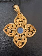 Elegante ciondolo croce usato Elegante ciondolo croce usato  Milano