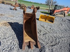 Cat excavator bucket for sale  Womelsdorf