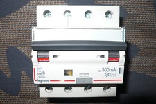 Disjoncteur differentiel tetra d'occasion  Barr