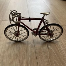 Bicicleta de metal vermelha miniatura modelo 20cm com pedais móveis colecionável comprar usado  Enviando para Brazil
