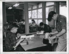 1944 Press Photo Sala de aula principal com uma sala de projeto com divisória de vidro comprar usado  Enviando para Brazil