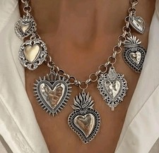 Collana cuore sacro usato  Zibido San Giacomo