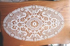 Napperon oval dentelle d'occasion  Conflans-Sainte-Honorine