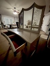 White vanity desk for sale  Boiling Springs