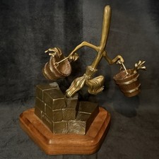 Disney Fantasia Sorcerer’s Apprentice vassouras e baldes estátua de bronze base de madeira comprar usado  Enviando para Brazil