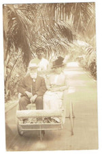 RPPC Casal Rolling Wicker Cadeira de Bicicleta Palm Beach Flórida FL Cartão Postal Metcalfe comprar usado  Enviando para Brazil
