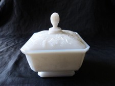 Sucrier opaline blanche d'occasion  Bourg-en-Bresse