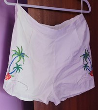 Women white shorts for sale Women white shorts for sale  LINCOLN