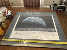 ALAN BEAN KISSING THE EARTH /650 Três Astronautas Foto Emoldurada Assinada Rara Grátis comprar usado  Enviando para Brazil