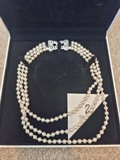 Colar feito de 3 fios de pérolas e cristais Swarovski genuínos. comprar usado  Enviando para Brazil