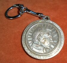 Porte clés médaille d'occasion  Bar-le-Duc