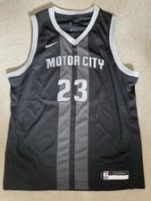 Size large detroit for sale  BERKHAMSTED