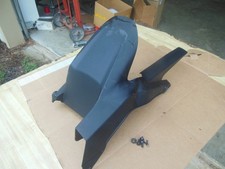 2018 HONDA CB300F CBR250R CBR300R PRETO FABRICANTE DE EQUIPAMENTO ORIGINAL RODA TRASEIRA PNEU ABRAÇADOR PARA-LAMA, usado comprar usado  Enviando para Brazil