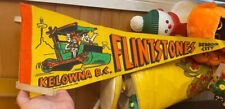 Vintage Hanna Barbera FLINTSTONES Bedrock City Kelowna, B.C. Bandeira Pennant comprar usado  Enviando para Brazil