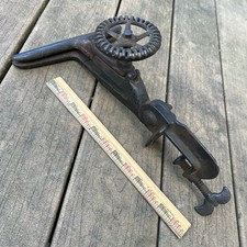 Antigo Banco de Ferramentas de Braçadeira de Torno de Afiação Lâmina de Serra de Ferro Fundido MODIFICADO VINTAGE "4" comprar usado  Enviando para Brazil