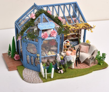 Mini maison poupée d'occasion  Freneuse