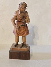 Zapatos de limpieza de hombre escultura tallada en madera 7 pulgadas de alto bellamente detallados de colección segunda mano  Embacar hacia Mexico